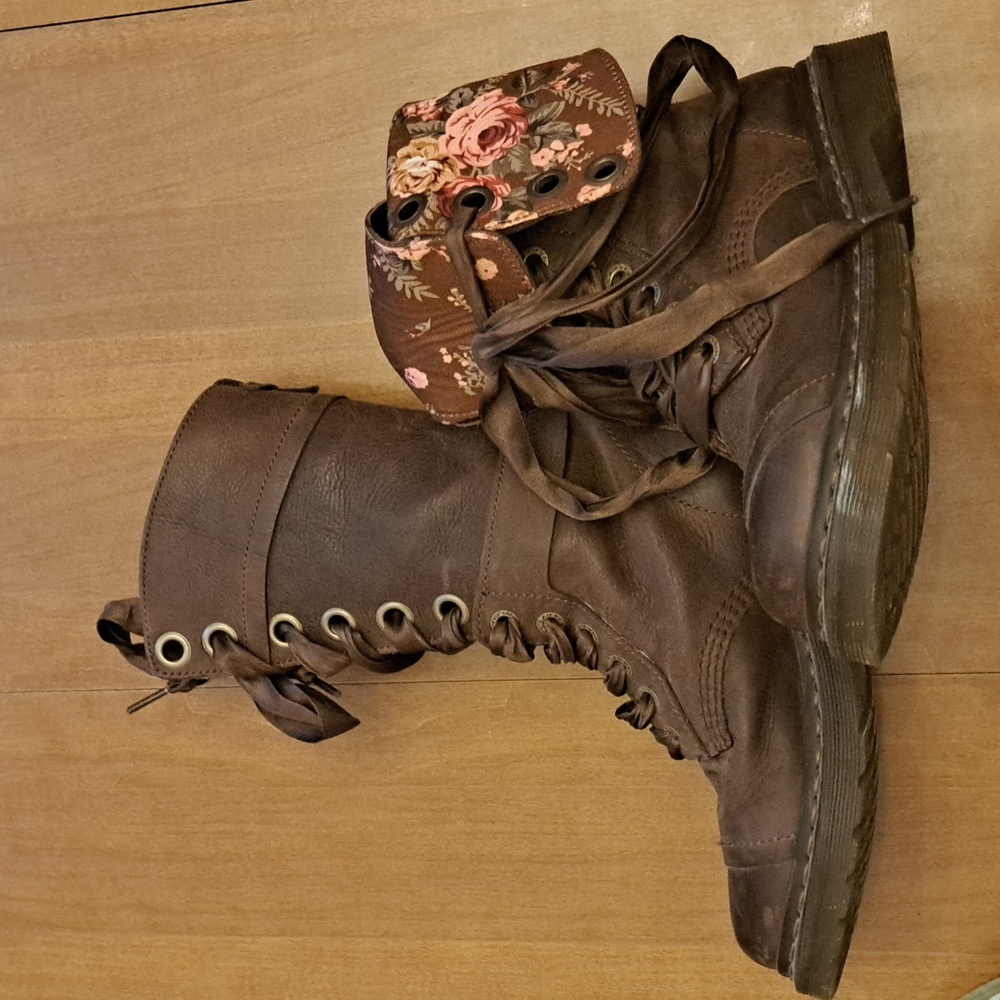 Aimilita Triumph Adjustable brown victorian flowers floral boots